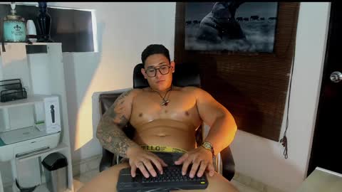 Snapshot of coltonmassif_ chatting on 01/25/25, 03:09 coltonmassif_ online show from 01/25/25, 03:09