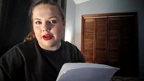 Snapshot of comeinnym chatting on 12/14/25, 07:07 Nym online show from 12/14/25, 07:07