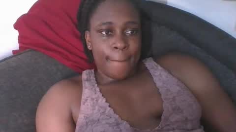 Snapshot of comicalcara chatting on 02/20/25, 02:13 Cara online show from 02/20/25, 02:13