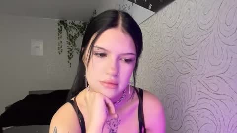 Bella  online show from 11/11/25, 11:43