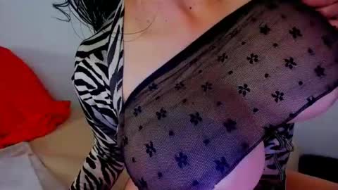 Snapshot of connyhot69 chatting on 01/19/25, 01:33 CONNY online show from 01/19/25, 01:33