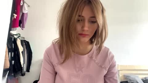 Snapshot of constancefanny chatting on 02/13/26, 12:01 Amelia online show from 02/13/26, 12:01