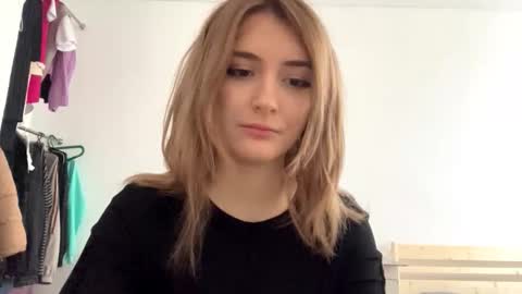 Snapshot of constancefanny chatting on 02/22/26, 12:15 Amelia online show from 02/22/26, 12:15