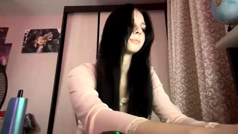 Snapshot of constancefeusier chatting on 10/29/25, 06:20 Isabella online show from 10/29/25, 06:20