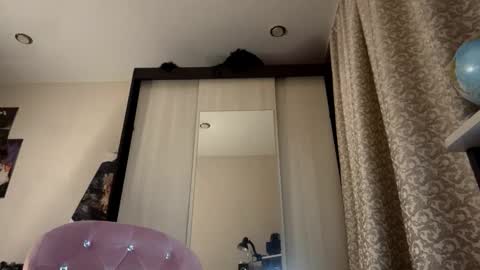 Snapshot of constancefeusier chatting on 11/13/25, 06:18 Isabella online show from 11/13/25, 06:18