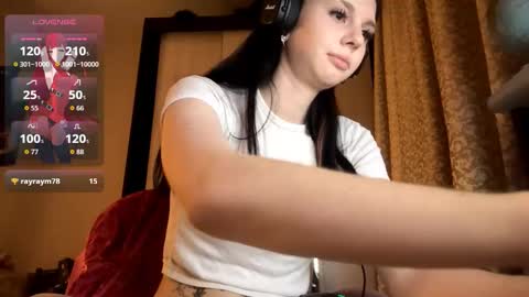 Snapshot of constancefeusier chatting on 11/28/25, 06:10 Isabella online show from 11/28/25, 06:10