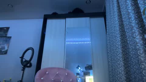 Snapshot of constancefeusier chatting on 12/14/25, 11:20 Isabella online show from 12/14/25, 11:20