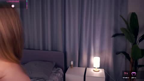 Hello im Sofia Welcme to my room .More hugs and kiss for you online show from 10/14/25, 06:36