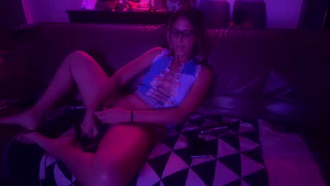Snapshot of consuelo_valentino chatting on 07/11/26, 04:59 Jack and Zu online show from 07/11/26, 04:59