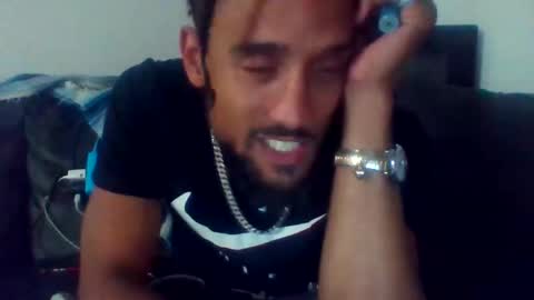 Snapshot of convertibl chatting on 10/31/25, 02:23 convertibl online show from 10/31/25, 02:23