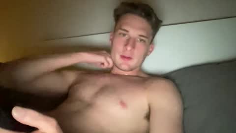 Snapshot of cor01 chatting on 11/16/25, 11:21 cor01 online show from 11/16/25, 11:21