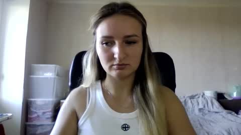 cora_fora online show from 09/22/25, 08:05