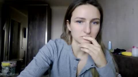 cora_fora online show from 12/22/25, 09:39