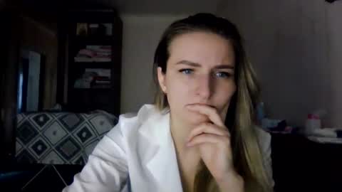 cora_fora online show from 01/06/26, 10:19