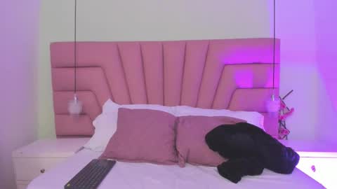 Carol Jhones  online show from 12/14/25, 05:24