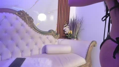 Coralie Bronson online show from 11/29/25, 10:35