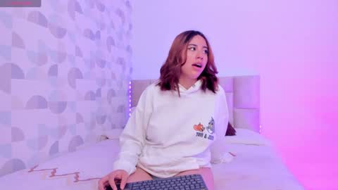 Snapshot of coraline_arts chatting on 01/25/25, 07:18 Cora online show from 01/25/25, 07:18