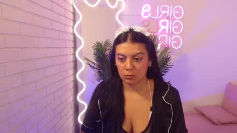 Snapshot of coraline_tay chatting on 02/08/25, 11:44 Carolina online show from 02/08/25, 11:44