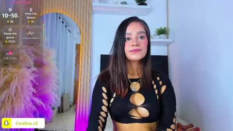 Snapshot of coraline_v chatting on 05/11/26, 11:49 Coraline connected from 10 pm to 6 am Colombia time online show from 05/11/26, 11:49