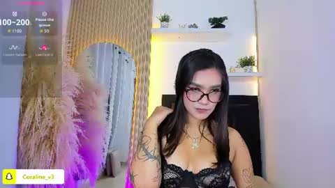 Snapshot of coraline_v chatting on 06/10/26, 12:37 Coraline connected from 10 pm to 6 am Colombia time online show from 06/10/26, 12:37