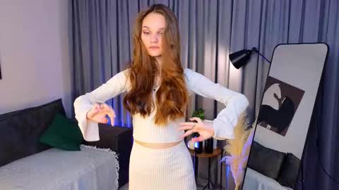 Snapshot of corazonmalinky chatting on 11/08/25, 03:34 Lia online show from 11/08/25, 03:34