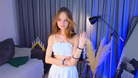 Snapshot of corazonmalinky chatting on 11/21/25, 03:22 Lia online show from 11/21/25, 03:22