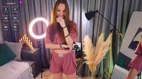 Snapshot of corazonmalinky chatting on 11/27/25, 03:25 Lia online show from 11/27/25, 03:25