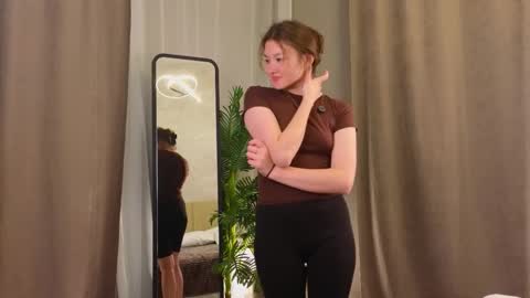 Leya online show from 10/12/25, 01:21