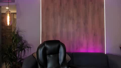 Corinne Russo online show from 09/30/25, 04:06