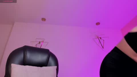Snapshot of corinnerusso chatting on 06/03/26, 12:30 Corinne Russo online show from 06/03/26, 12:30