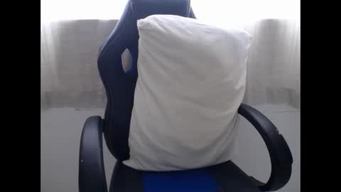 Snapshot of corolaxxl chatting on 12/16/25, 04:34 corolaxxl online show from 12/16/25, 04:34