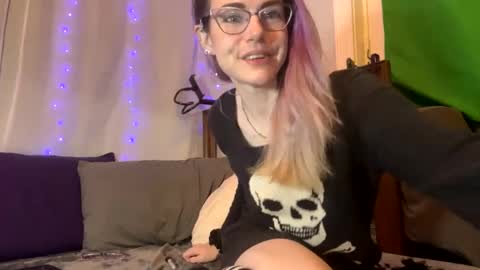 Snapshot of corolineclovr_and_kirkinator chatting on 03/10/25, 02:50 corolineclovr_and_kirkinator online show from 03/10/25, 02:50