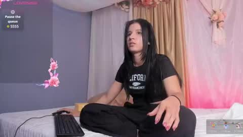 Snapshot of cositarika__ chatting on 06/20/26, 12:08 Lunita online show from 06/20/26, 12:08