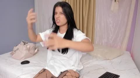 Snapshot of cositarika__ chatting on 06/28/26, 01:44 Lunita online show from 06/28/26, 01:44