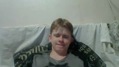 Snapshot of cosm2312 chatting on 04/25/26, 05:21 Andrew online show from 04/25/26, 05:21
