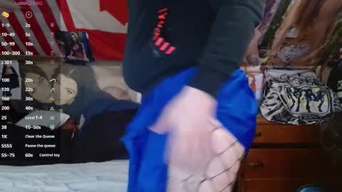 Snapshot of cosmicjones88 chatting on 11/04/25, 12:37 cosmicjones88 online show from 11/04/25, 12:37