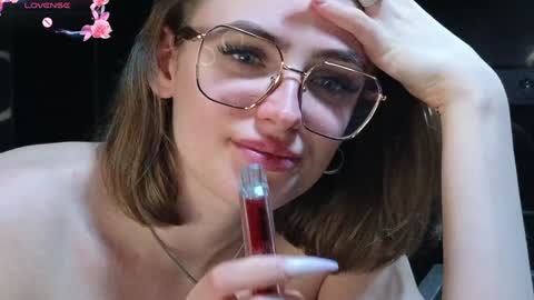 Snapshot of cosmicwish69 chatting on 12/08/24, 02:18 Lili online show from 12/08/24, 02:18