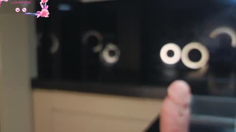 Snapshot of cosmicwish69 chatting on 12/12/24, 10:31 Lili online show from 12/12/24, 10:31