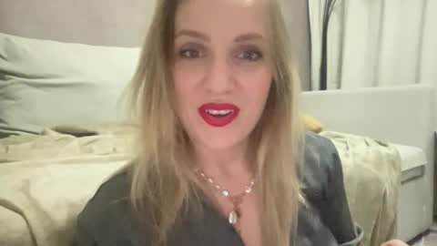 cosmo_blondiee online show from 10/01/25, 04:57