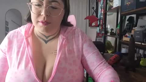 Snapshot of cosplaybruja305 chatting on 07/26/26, 03:04 Miss Mei online show from 07/26/26, 03:04