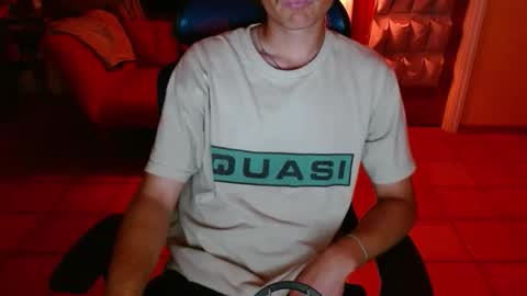 Snapshot of couldbesleeping chatting on 11/17/25, 06:30 couldbe online show from 11/17/25, 06:30