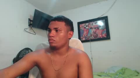 Snapshot of couple_hot0240129 chatting on 11/21/25, 03:11 couple_hot0240129 online show from 11/21/25, 03:11