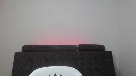  ALEJANDRO Y EMILY  online show from 02/18/25, 02:27