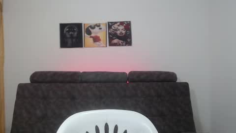  ALEJANDRO Y EMILY  online show from 03/10/25, 01:54