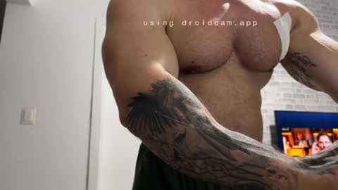 Snapshot of couplemuscle40 chatting on 11/07/25, 09:59 couplemuscle40 online show from 11/07/25, 09:59