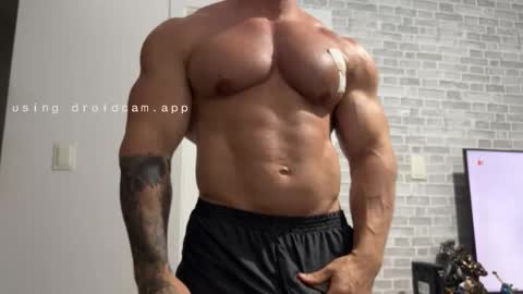 Snapshot of couplemuscle40 chatting on 12/01/25, 06:24 couplemuscle40 online show from 12/01/25, 06:24