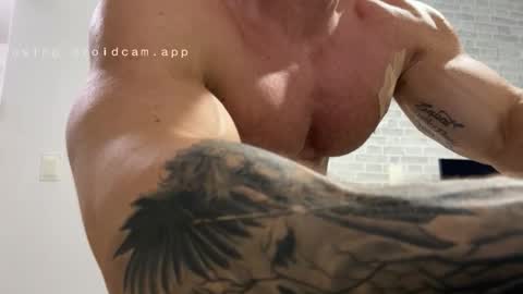 Snapshot of couplemuscle40 chatting on 12/03/25, 01:13 couplemuscle40 online show from 12/03/25, 01:13
