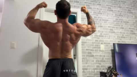 Snapshot of couplemuscle40 chatting on 12/04/25, 05:32 couplemuscle40 online show from 12/04/25, 05:32