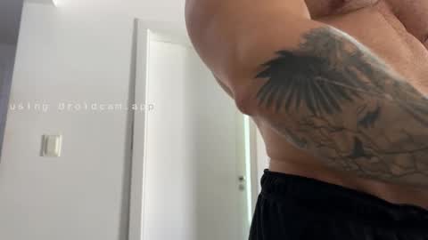 Snapshot of couplemuscle40 chatting on 12/18/25, 12:55 couplemuscle40 online show from 12/18/25, 12:55