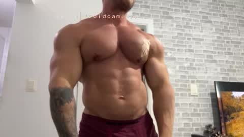 Snapshot of couplemuscle40 chatting on 12/19/25, 01:51 couplemuscle40 online show from 12/19/25, 01:51